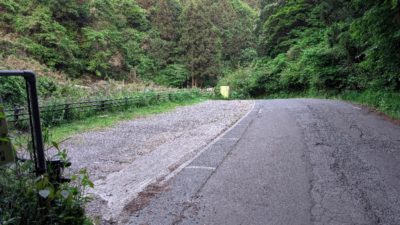 金剛山の駐車場　旧水越峠バス停