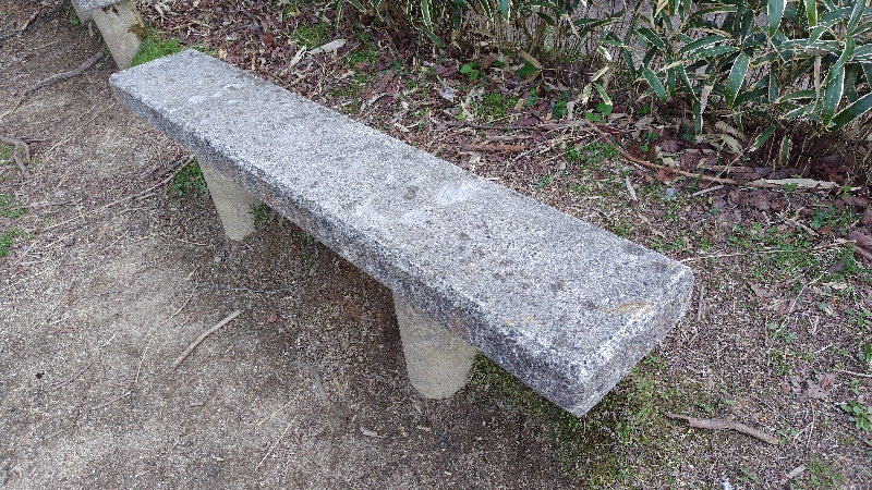 金剛山のベンチ